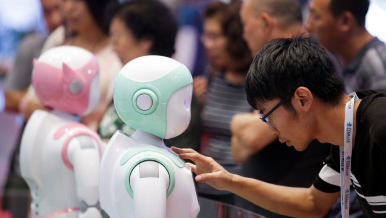 LOS ROBOTS PODRÍAN SUSTITUIR A LOS PROFESORES EN MENOS DE 10 AÑOS