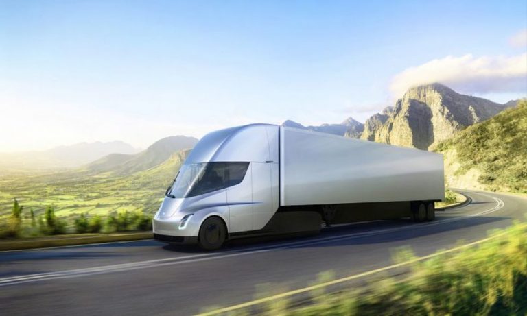 ¿IRREALES LAS PROMESAS DE TESLA SOBRE EL SEMI Y EL ROADSTER?