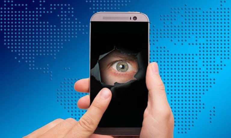 ¿DEBEMOS TAPAR LA CÁMARA DE NUESTRO MÓVIL POR SEGURIDAD?