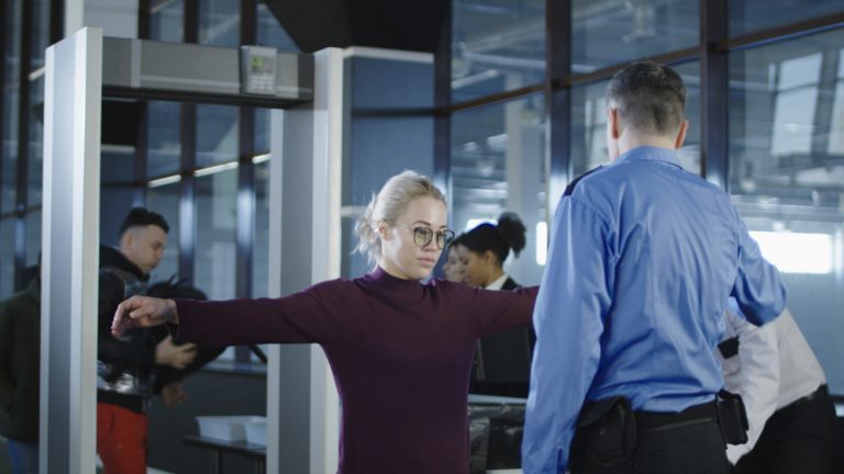 ESTRATEGIA DE CONTROL DE ACCESOS PARA LOGRAR AEROPUERTOS SEGUROS