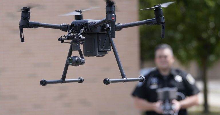 LOS DRONES POLICIALES GRABAN LOS CRÍMENES MIENTRAS SE PRODUCEN