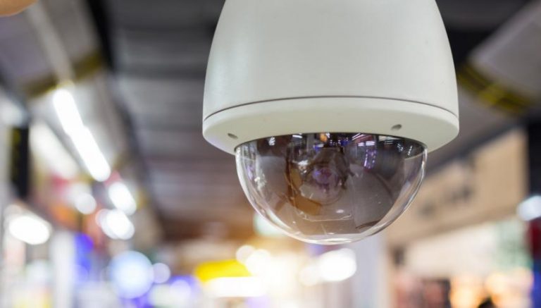 ¿ES POSIBLE HACKEAR CUALQUIER CÁMARA DE VIGILANCIA POR INTERNET?