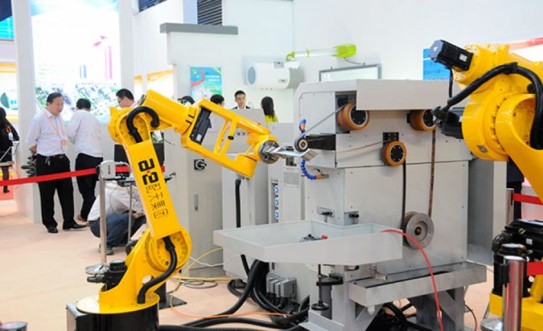 ROBOTS: NO SOLO VIENEN POR SU TRABAJO, SINO QUE CADA VEZ MÁS RÁPIDO