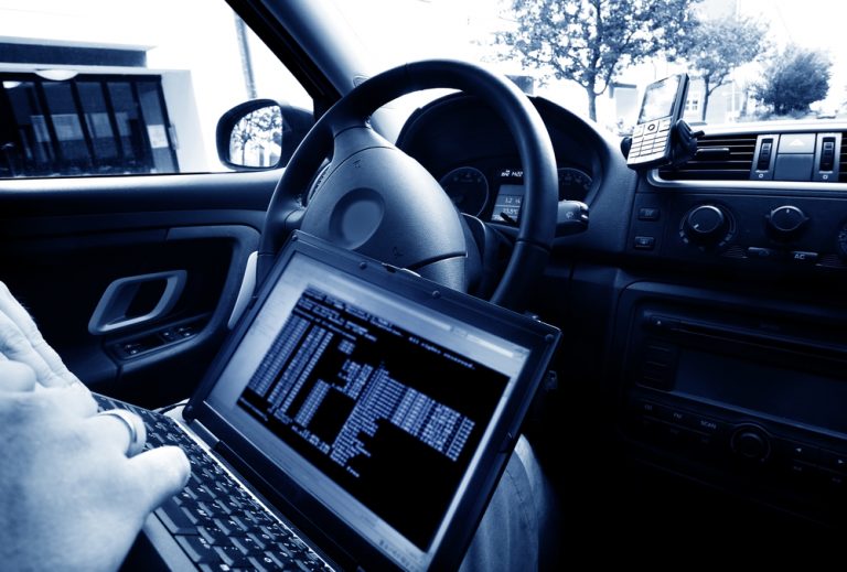 HACKER PUEDE “APAGAR 25,000 AUTOS” CON SOLO PRESIONAR UN BOTÓN