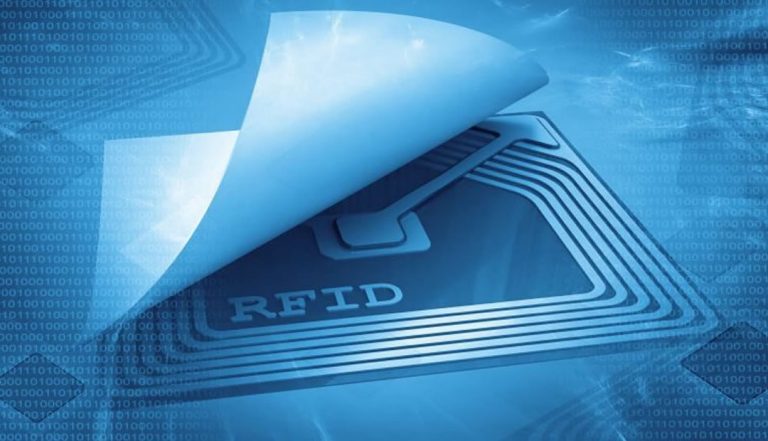 ¿QUÉ ES RFID, LA TECNOLOGÍA QUE PROMETE REVOLUCIONAR LA INDUSTRIA DE LA MODA?