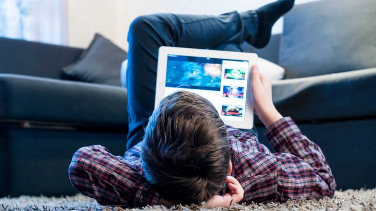 MENORES CONECTADOS: CÓMO GESTIONAR LA CIBERSEGURIDAD EN FAMILIA