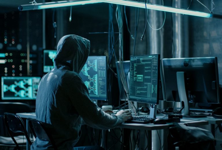 REDES EMPRESARIALES EN LA MIRA DE LOS HACKERS: ¿CÓMO PROTEGERLAS?