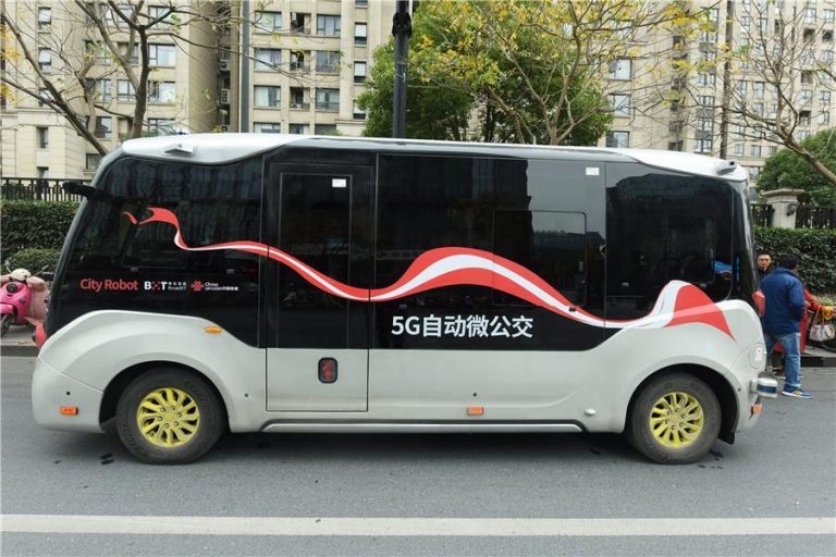 EL MINIBÚS SIN CONDUCTOR CON TECNOLOGÍA 5G INICIA SU PERIODO DE PRUEBAS EN HANGZHOU