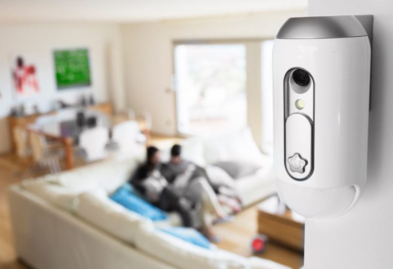 UN COMPLETO SISTEMA DE SEGURIDAD PARA EL HOGAR COMPUESTO POR SENSORES, ALARMA Y CÁMARA DE VIGILANCIA