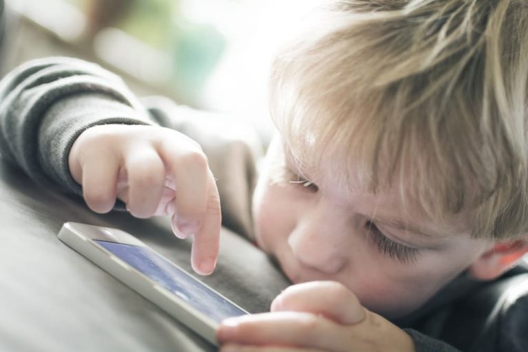 5 CONSEJOS PARA QUE TUS HIJOS DISFRUTEN CON SEGURIDAD DE SUS REGALOS TECNOLÓGICOS