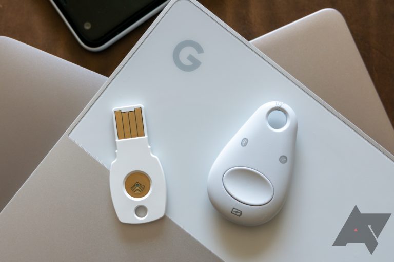 GOOGLE TITAN SECURITY KEY, ANÁLISIS: ASÍ DE FÁCIL ES SUSTITUIR EL DOBLE FACTOR NUMÉRICO POR UNA LLAVE FÍSICA DE SEGURIDAD