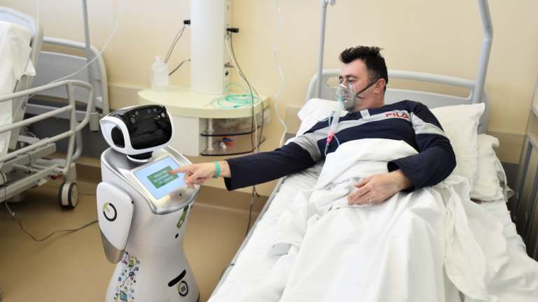 EL PAPEL DE LOS ROBOTS EN LA PANDEMIA DEL COVID-19