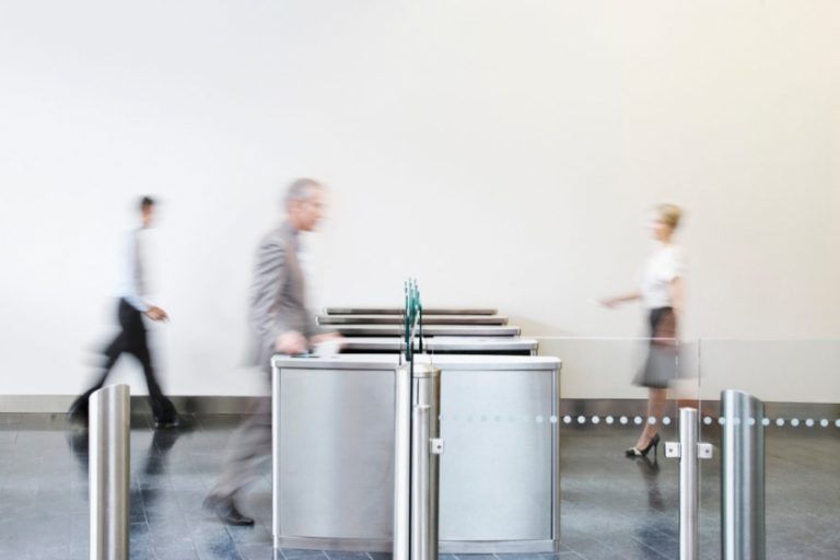 GENETEC CUENTA CON UN SISTEMA DE CONTROL DE FLUJO DE TRÁFICO DENTRO DE OFICINAS PARA APOYAR EL DESCONFINAMIENTO