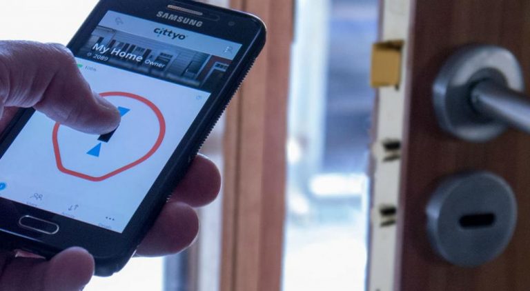 DESARROLLAN UN LLAVERO DIGITAL QUE UTILIZA EL CELULAR PARA HABILITAR EL INGRESO A EDIFICIOS