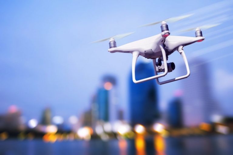 LOS DRONES SE PREPARAN PARA SOBREVOLAR EL ESPACIO VIRTUAL