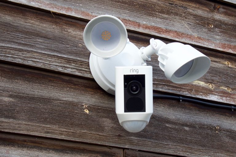 CÁMARA DE SEGURIDAD RING FLOODLIGHT CAM