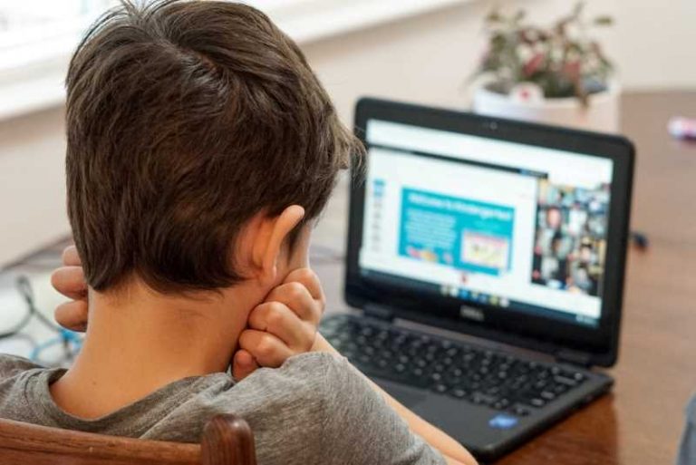 CÓMO ENSEÑAR CIBERSEGURIDAD A NIÑOS Y NIÑAS