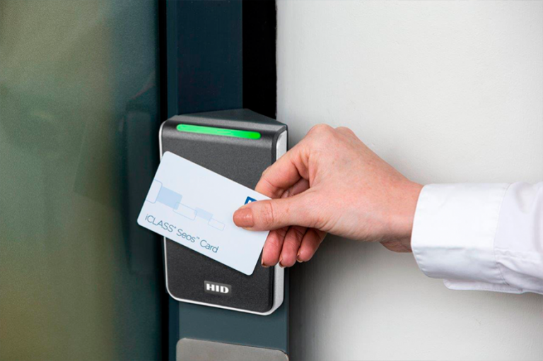 CARACTERÍSTICAS ESENCIALES DE UN SISTEMA DE CONTROL DE ACCESO MODERNO