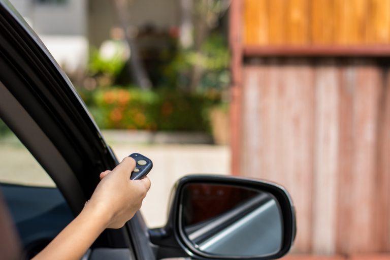 CÓMO ELEGIR LA PUERTA DEL GARAJE AUTOMÁTICA QUE TE CONVIENE