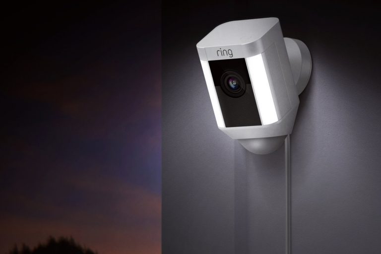 MANTÉNGASE ALERTA CON LA ÚLTIMA CÁMARA DE SEGURIDAD STICK UP CAM HD DE RING