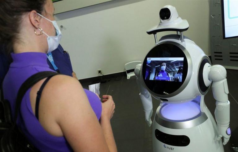ROBOTS DE ASISTENCIA SANITARIA INTELIGENTES