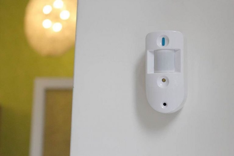 DETECTORES DE MOVIMIENTO CON INTELIGENICIA ARTIFICIAL