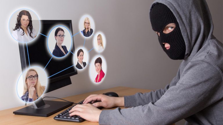 SUPLANTACIÓN DE IDENTIDAD EN REDES SOCIALES
